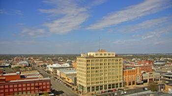 Weather camera view of First National Bank-Hutchinson.