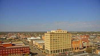 Weather camera view of First National Bank-Hutchinson.