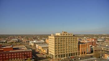 Weather camera view of First National Bank-Hutchinson.