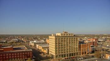 Weather camera view of First National Bank-Hutchinson.