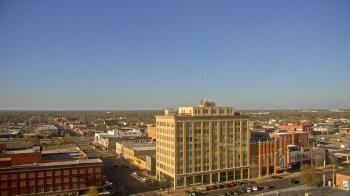 Weather camera view of First National Bank-Hutchinson.