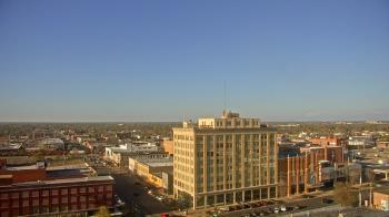 Weather camera view of First National Bank-Hutchinson.