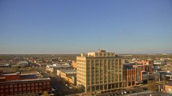 Weather camera view of First National Bank-Hutchinson.