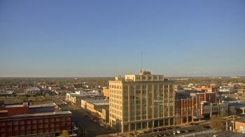 Weather camera view of First National Bank-Hutchinson.