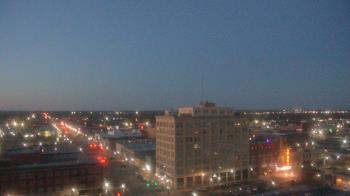 Weather camera view of First National Bank-Hutchinson.