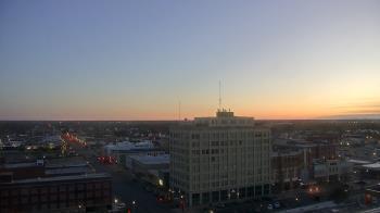 Weather camera view of First National Bank-Hutchinson.