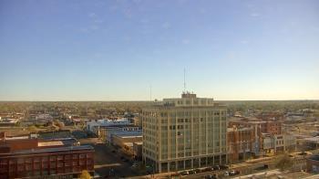 Weather camera view of First National Bank-Hutchinson.