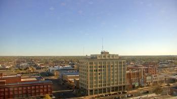 Weather camera view of First National Bank-Hutchinson.