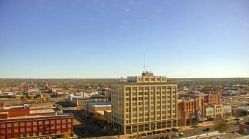 Weather camera view of First National Bank-Hutchinson.