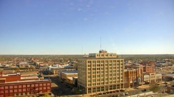 Weather camera view of First National Bank-Hutchinson.