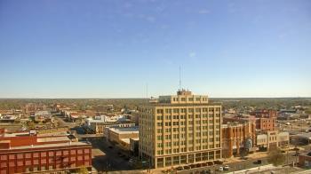Weather camera view of First National Bank-Hutchinson.