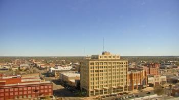 Weather camera view of First National Bank-Hutchinson.