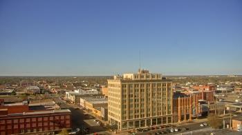 Weather camera view of First National Bank-Hutchinson.