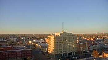 Weather camera view of First National Bank-Hutchinson.
