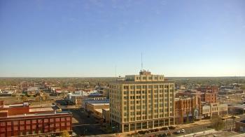 Weather camera view of First National Bank-Hutchinson.