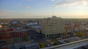 Weather camera view of First National Bank-Hutchinson.