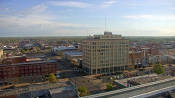 Weather camera view of First National Bank-Hutchinson.