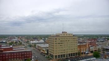 Weather camera view of First National Bank-Hutchinson.