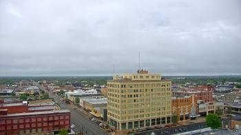 Weather camera view of First National Bank-Hutchinson.