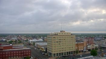 Weather camera view of First National Bank-Hutchinson.
