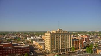 Weather camera view of First National Bank-Hutchinson.