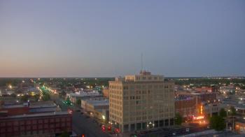 Weather camera view of First National Bank-Hutchinson.