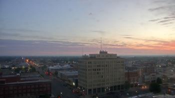 Weather camera view of First National Bank-Hutchinson.