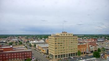Weather camera view of First National Bank-Hutchinson.