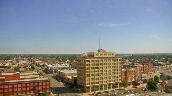 Weather camera view of First National Bank-Hutchinson.