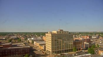 Weather camera view of First National Bank-Hutchinson.