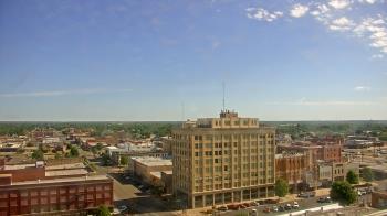 Weather camera view of First National Bank-Hutchinson.