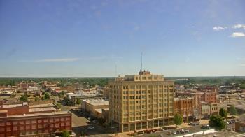 Weather camera view of First National Bank-Hutchinson.