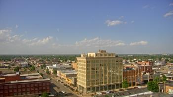 Weather camera view of First National Bank-Hutchinson.