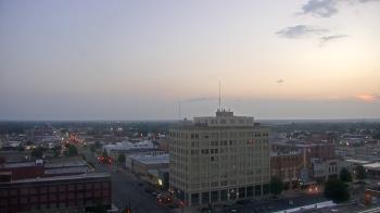 Weather camera view of First National Bank-Hutchinson.