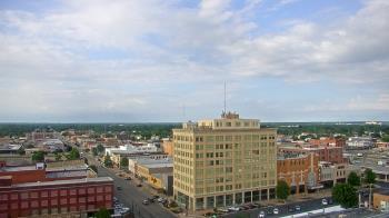 Weather camera view of First National Bank-Hutchinson.