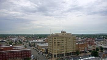 Weather camera view of First National Bank-Hutchinson.