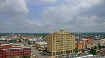 Weather camera view of First National Bank-Hutchinson.