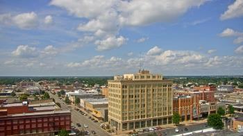 Weather camera view of First National Bank-Hutchinson.
