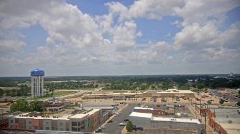 Weather camera view of First National Bank-Hutchinson.