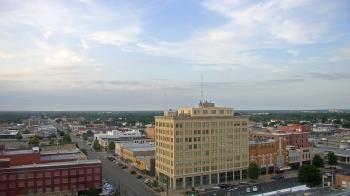 Weather camera view of First National Bank-Hutchinson.