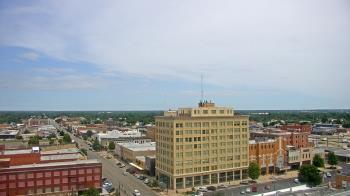 Weather camera view of First National Bank-Hutchinson.