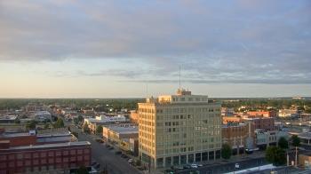 Weather camera view of First National Bank-Hutchinson.