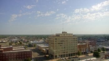 Weather camera view of First National Bank-Hutchinson.