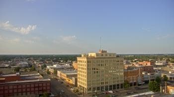 Weather camera view of First National Bank-Hutchinson.