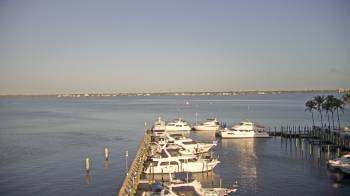 Weather camera view of Pinchers Marina at Edison Ford.