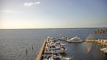 Weather camera view of Pinchers Marina at Edison Ford.