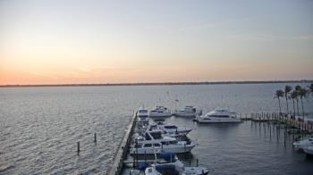 Weather camera view of Pinchers Marina at Edison Ford.