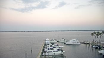 Weather camera view of Pinchers Marina at Edison Ford.