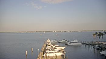 Weather camera view of Pinchers Marina at Edison Ford.