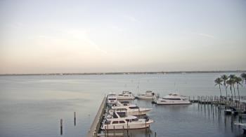 Weather camera view of Pinchers Marina at Edison Ford.